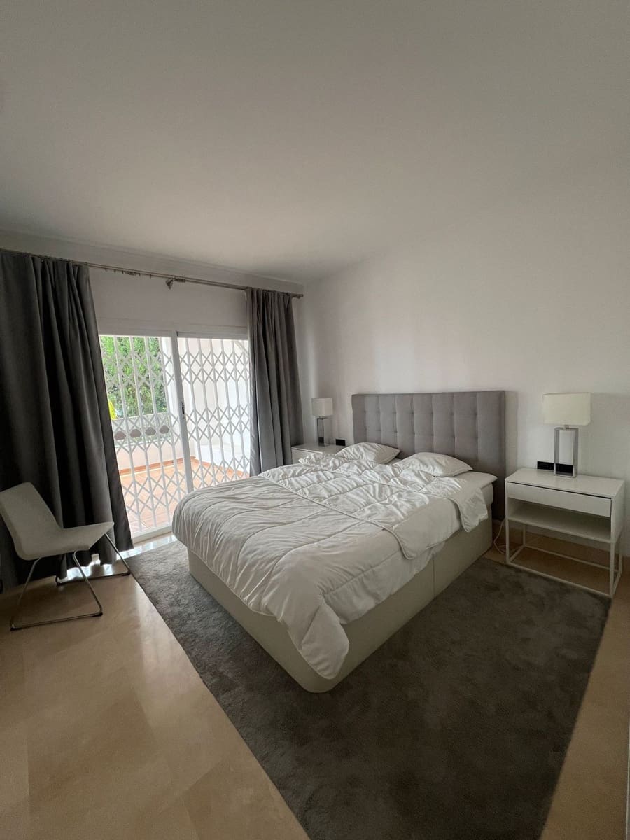 Apartamento de 2 habitaciones en Nueva Andalucia en venta con piscina garaje - 515.000 € (Ref: 9598496)