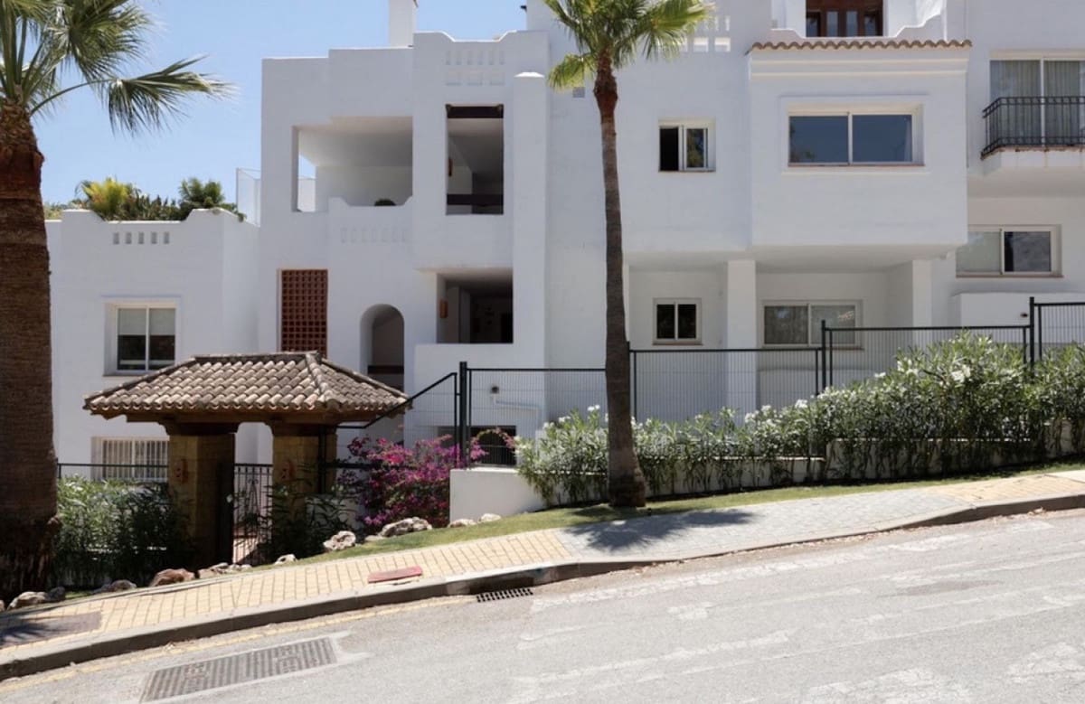 Apartamento de 2 habitaciones en Nueva Andalucia en venta con piscina garaje - 515.000 € (Ref: 9598496)