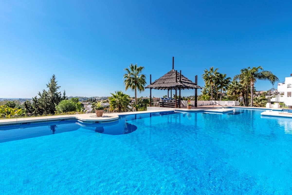 Apartamento de 2 habitaciones en Nueva Andalucia en venta con piscina garaje - 515.000 € (Ref: 9598496)