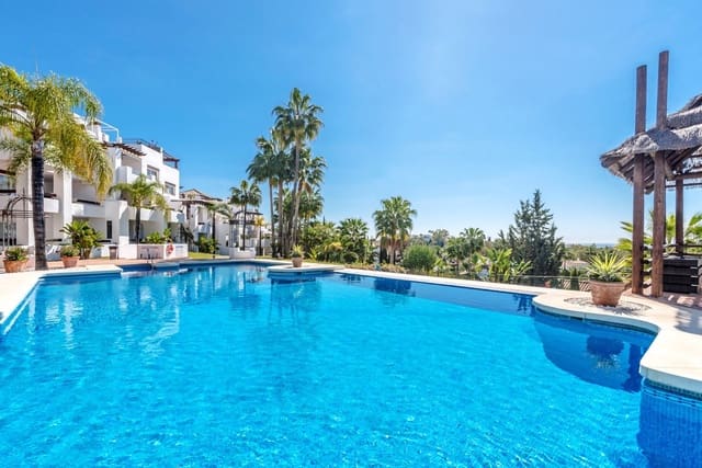 Apartamento de 2 habitaciones en La Dama de Noche - La Alzambra, Marbella en venta con piscina garaje - 515.000 € (Ref: 9598496)