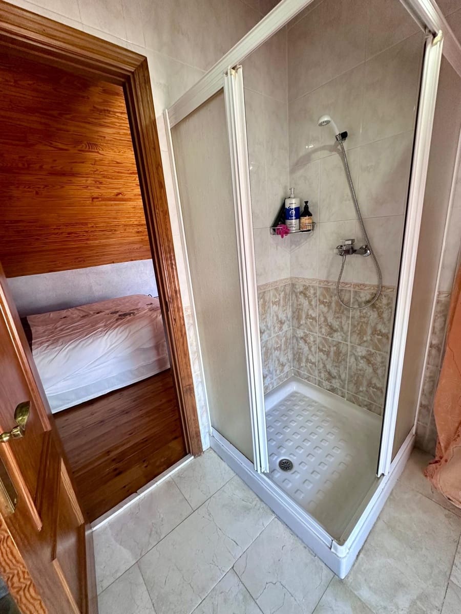 4 makuuhuone Omakotitalo myytävänä paikassa Estepona mukana uima-altaan - 550 000 € (Ref: 9599666)