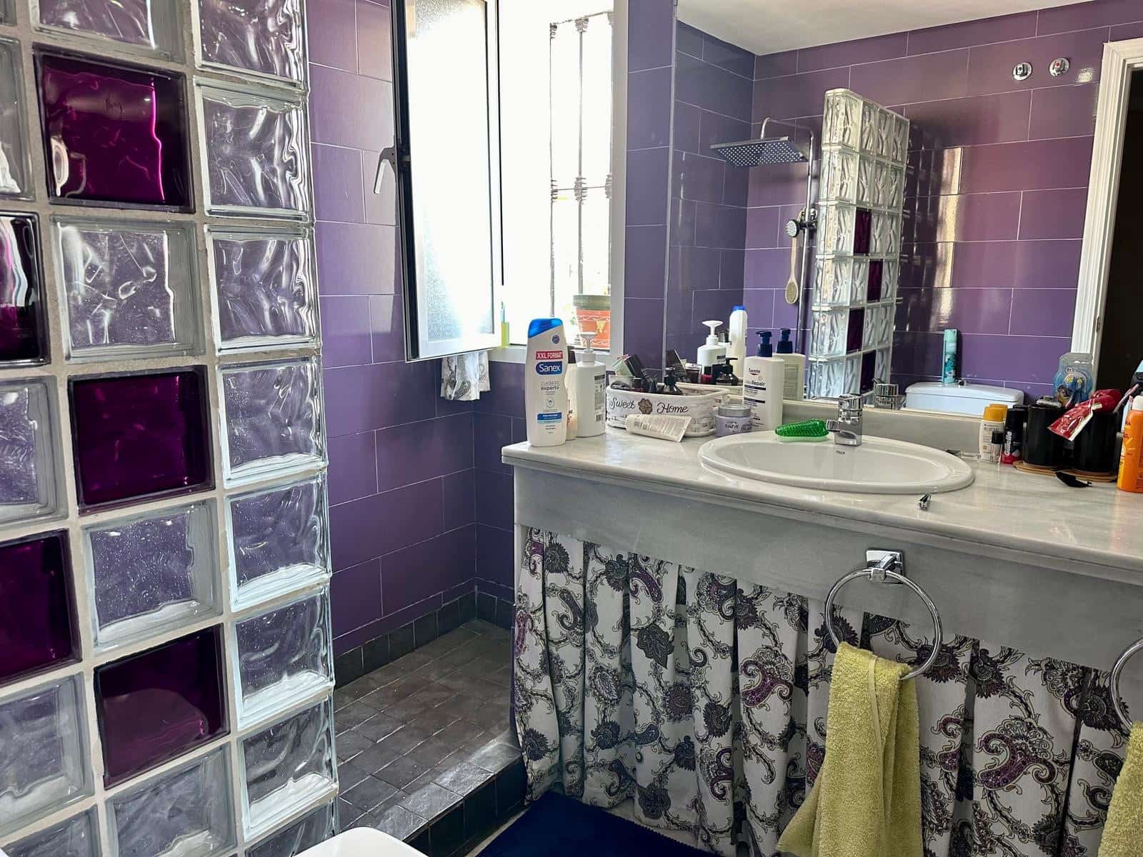 4 makuuhuone Omakotitalo myytävänä paikassa Estepona mukana uima-altaan - 550 000 € (Ref: 9599666)