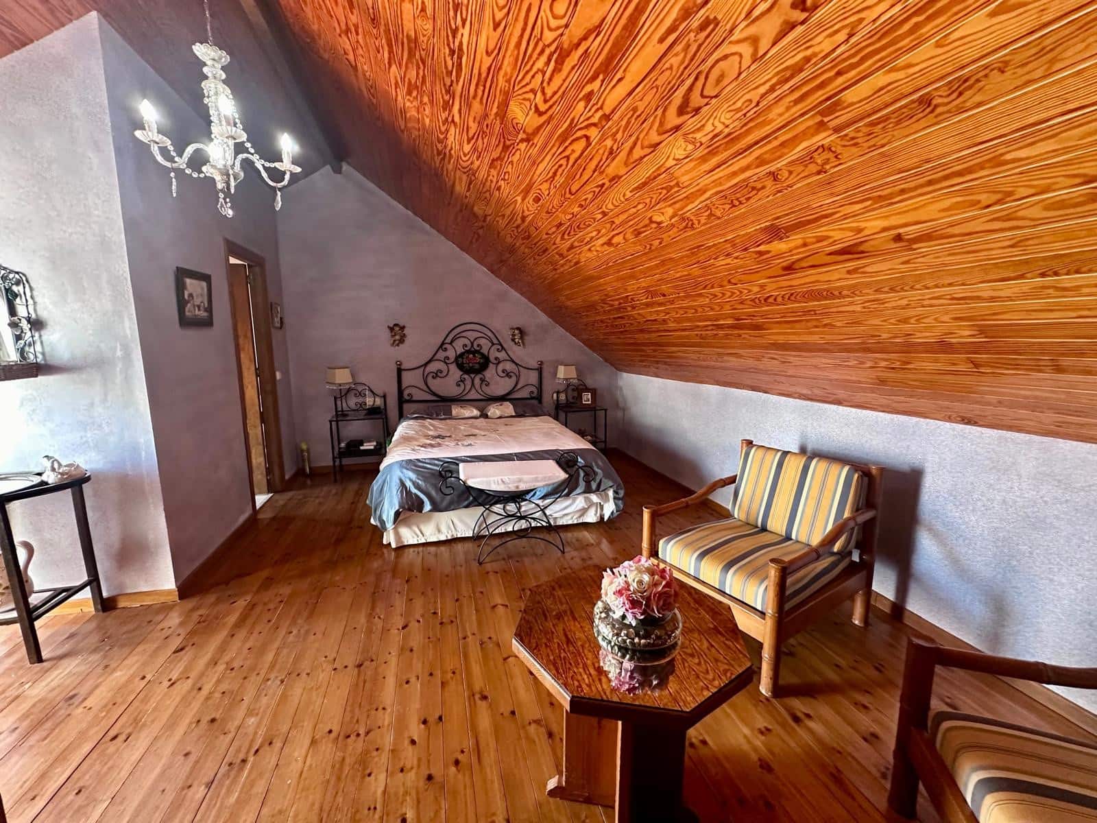 4 makuuhuone Omakotitalo myytävänä paikassa Estepona mukana uima-altaan - 550 000 € (Ref: 9599666)