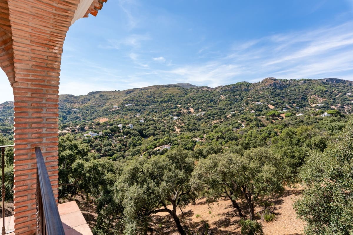 4 quarto Moradia para venda em Casares com piscina - 1 645 000 € (Ref: 9601210)