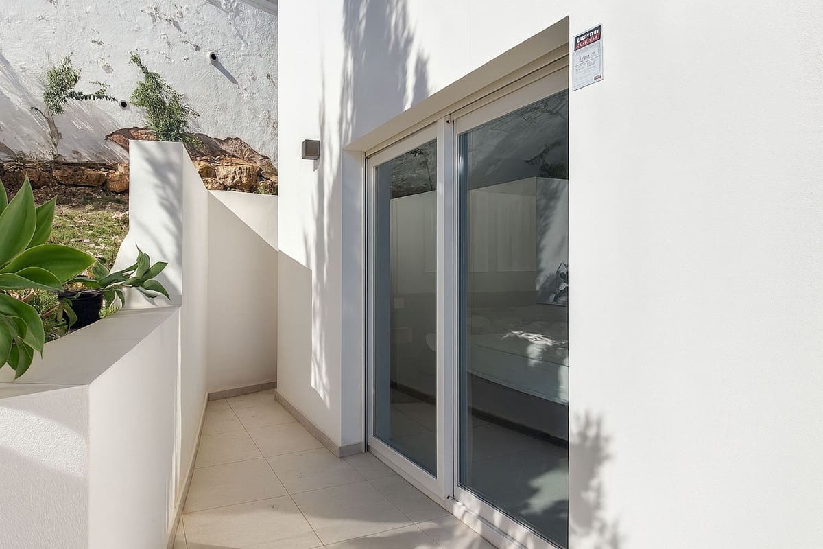 3 bedroom Villa for sale in Mijas with pool garage - € 1,180,000 (Ref: 9601213)