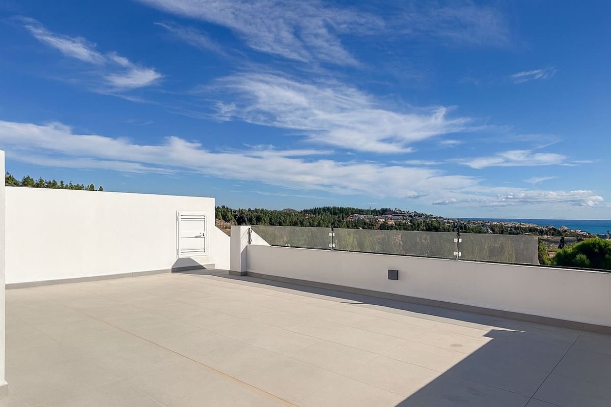 3 bedroom Villa for sale in Mijas with pool garage - € 1,180,000 (Ref: 9601213)