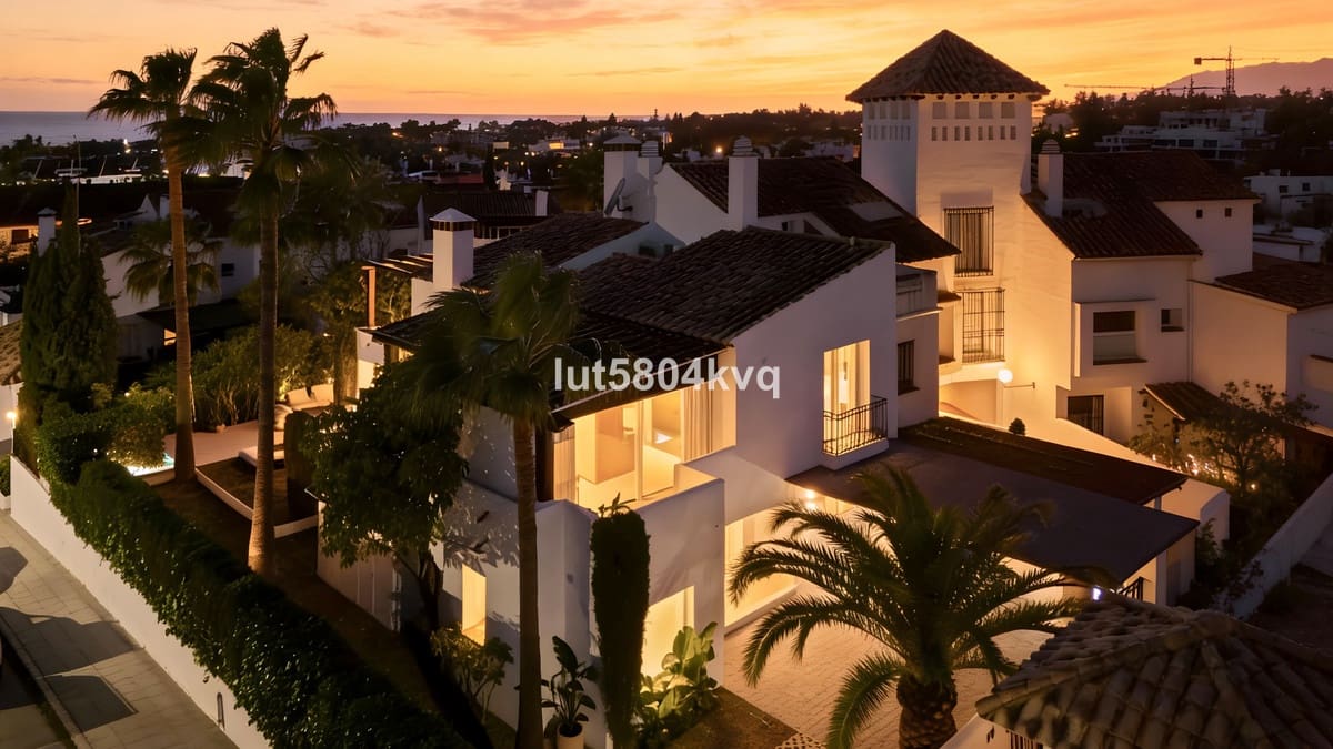 4 camera da letto Villetta Bifamiliare in vendita in Golden Mile con piscina - 2.595.000 € (Rif: 9601215)