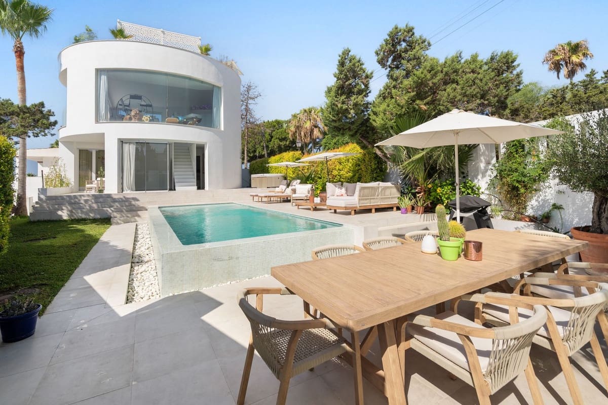 3 bedroom Villa for sale in Marbesa with pool garage - € 1,595,000 (Ref: 9601219)
