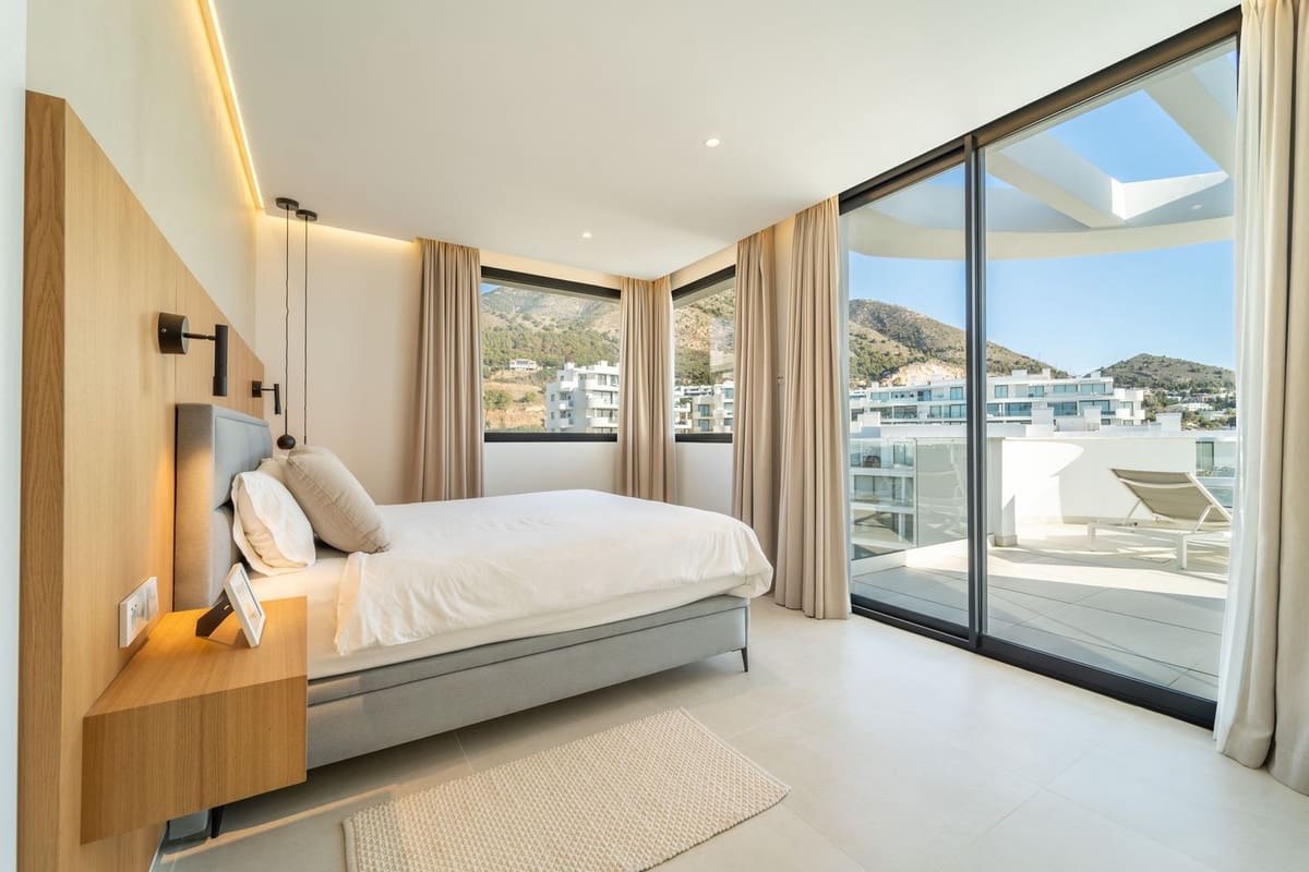 3 sypialnia Penthouse na sprzedaż w Fuengirola z basenem - 1 499 000 € (Ref: 9601221)