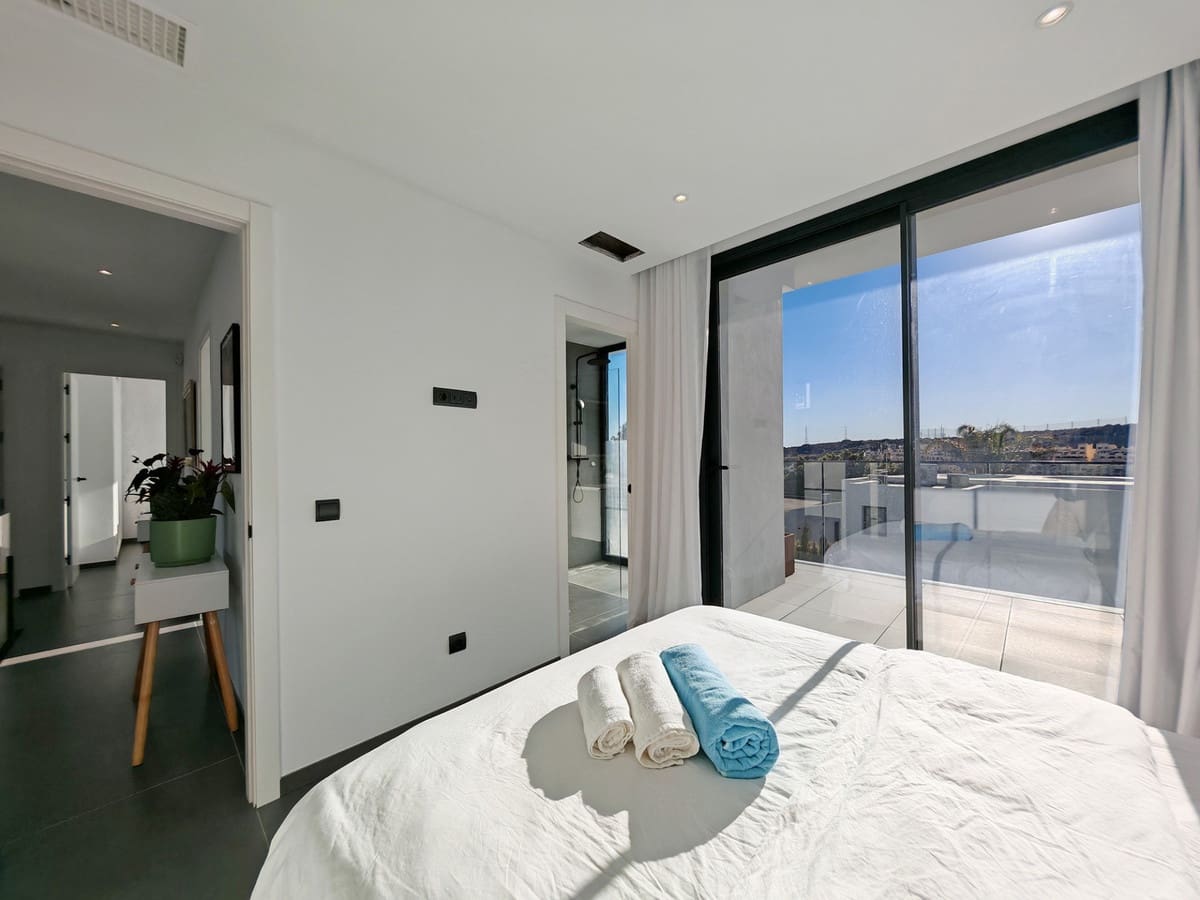 4 sovrum Villa till salu i Estepona med pool - 1 300 000 € (Ref: 9601222)