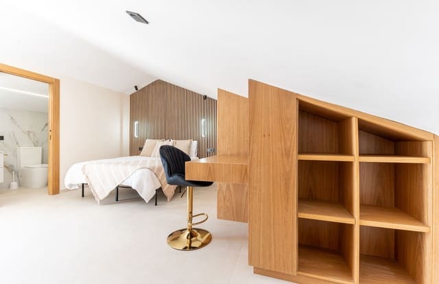 4 quarto Casa em Banda para venda em Centro, Estepona com piscina - 695 000 € (Ref: 9601224)