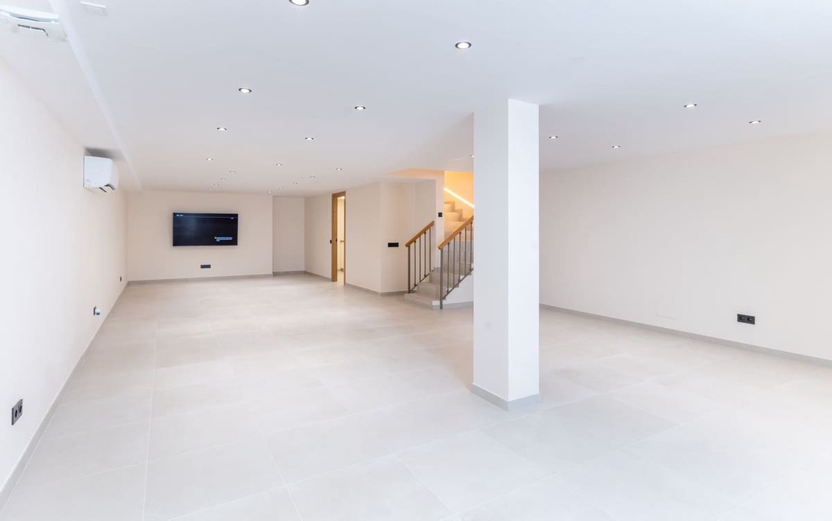 4 quarto Casa em Banda para venda em Estepona com piscina - 695 000 € (Ref: 9601224)