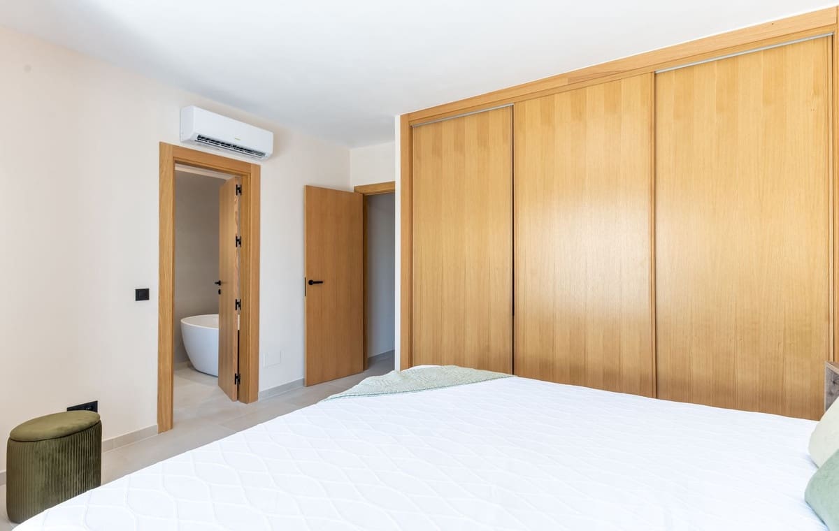 4 quarto Casa em Banda para venda em Estepona com piscina - 695 000 € (Ref: 9601224)