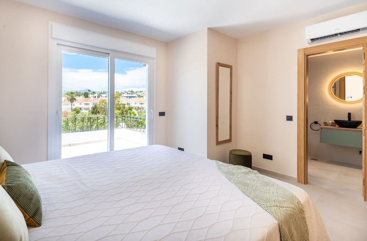 4 quarto Casa em Banda para venda em Estepona com piscina - 695 000 € (Ref: 9601224)