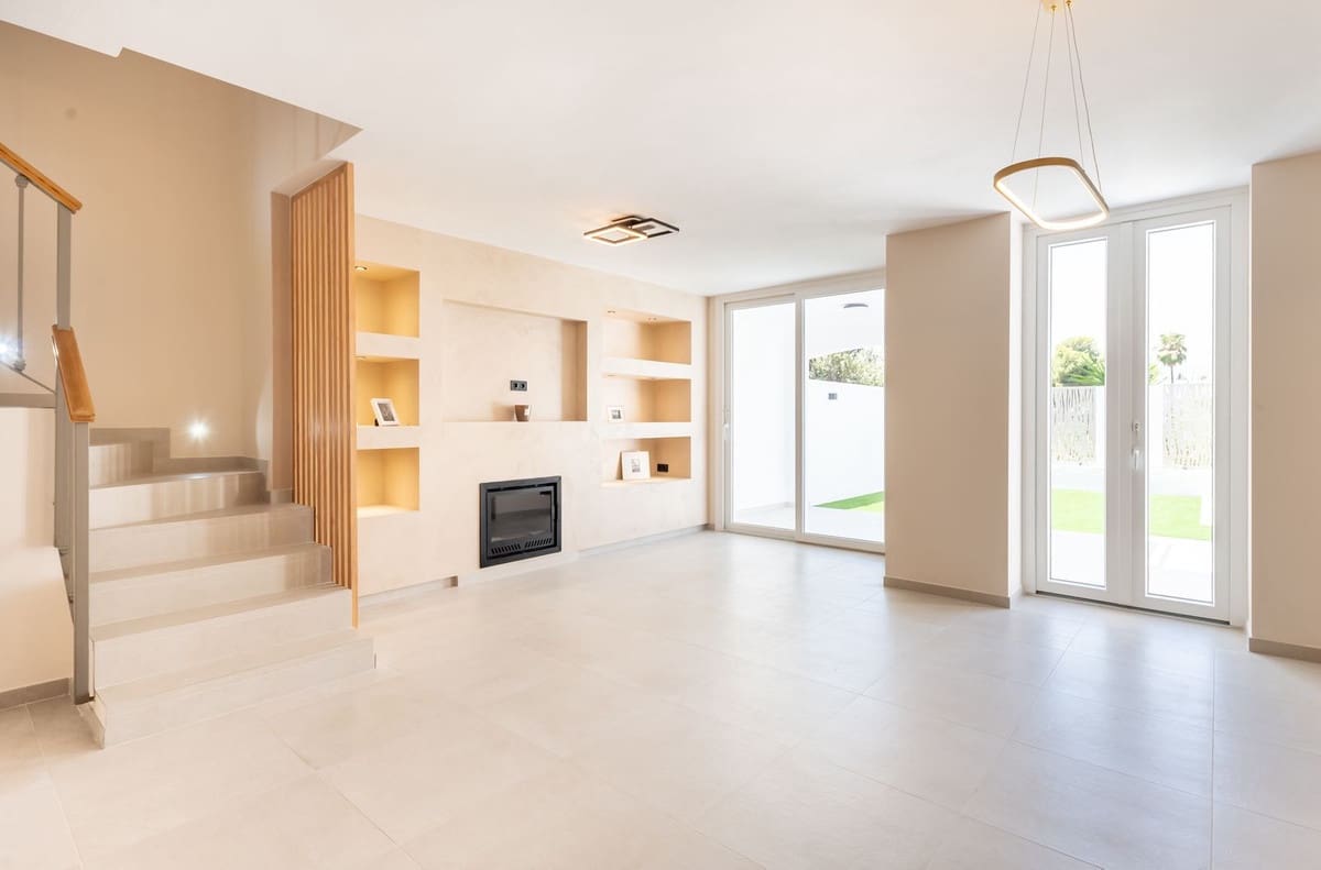 4 quarto Casa em Banda para venda em Estepona com piscina - 695 000 € (Ref: 9601224)