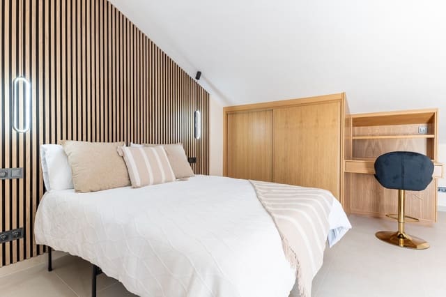 4 quarto Casa em Banda para venda em Centro, Estepona com piscina - 695 000 € (Ref: 9601224)