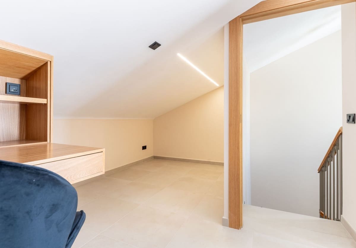 4 quarto Casa em Banda para venda em Estepona com piscina - 695 000 € (Ref: 9601224)