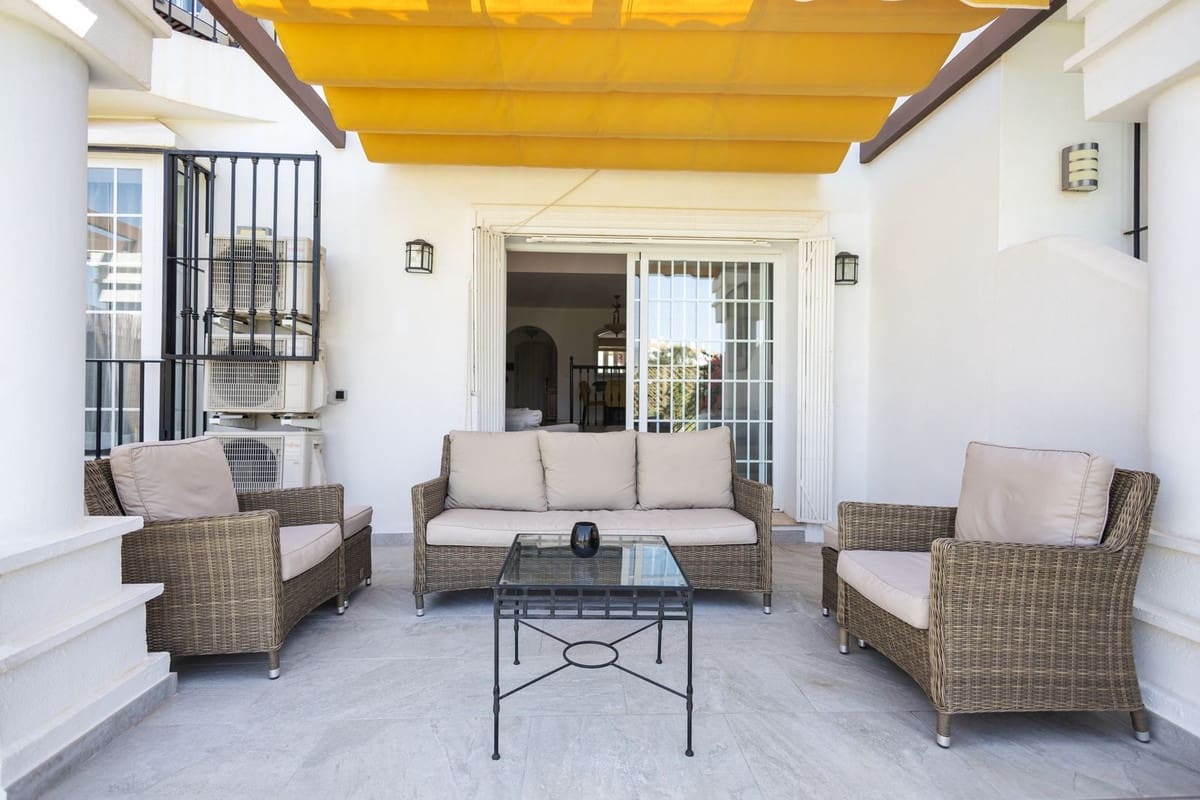 4 soveværelse Byhus til salg i Riviera del Sol med swimmingpool - € 650.000 (Ref: 9601225)