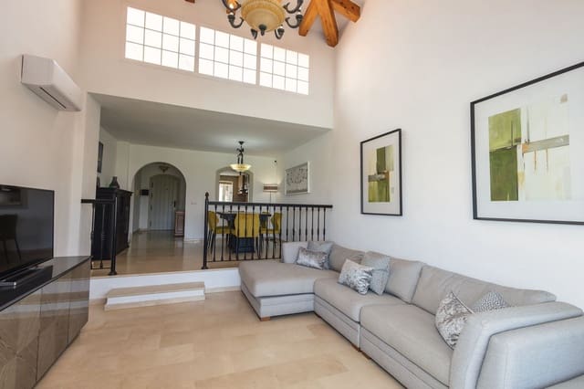 4 soveværelse Byhus til salg i Riviera del Sol, Mijas med swimmingpool - € 650.000 (Ref: 9601225)