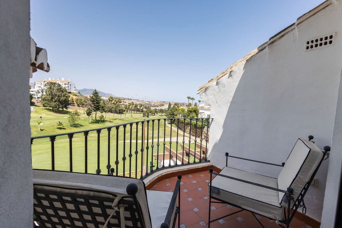 4 soveværelse Byhus til salg i Riviera del Sol med swimmingpool - € 650.000 (Ref: 9601225)