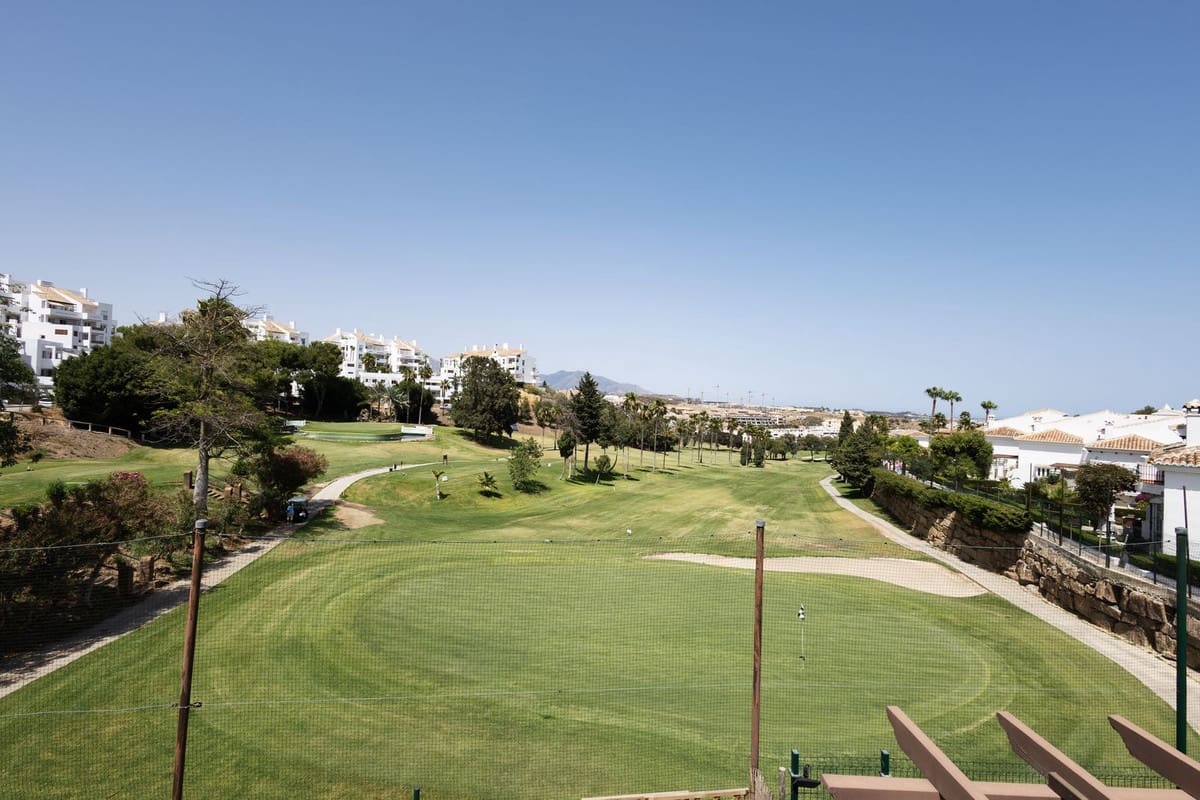 4 soveværelse Byhus til salg i Riviera del Sol med swimmingpool - € 650.000 (Ref: 9601225)