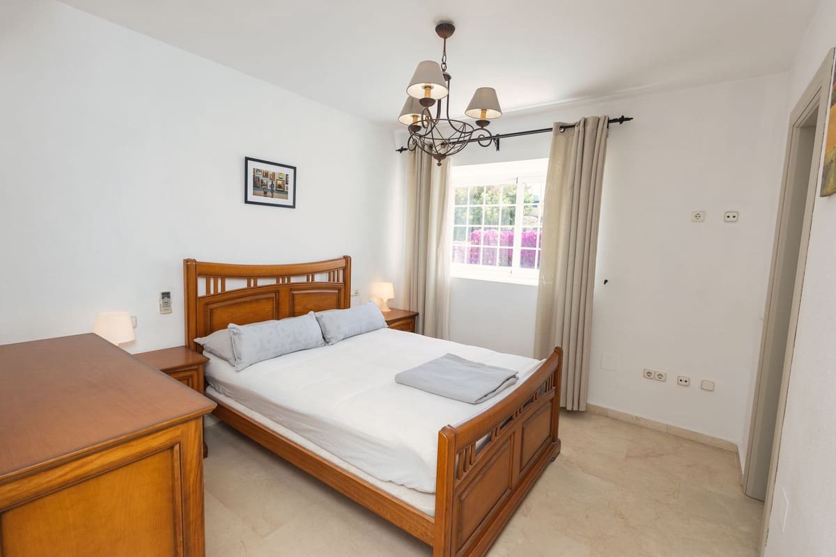 4 soveværelse Byhus til salg i Riviera del Sol med swimmingpool - € 650.000 (Ref: 9601225)