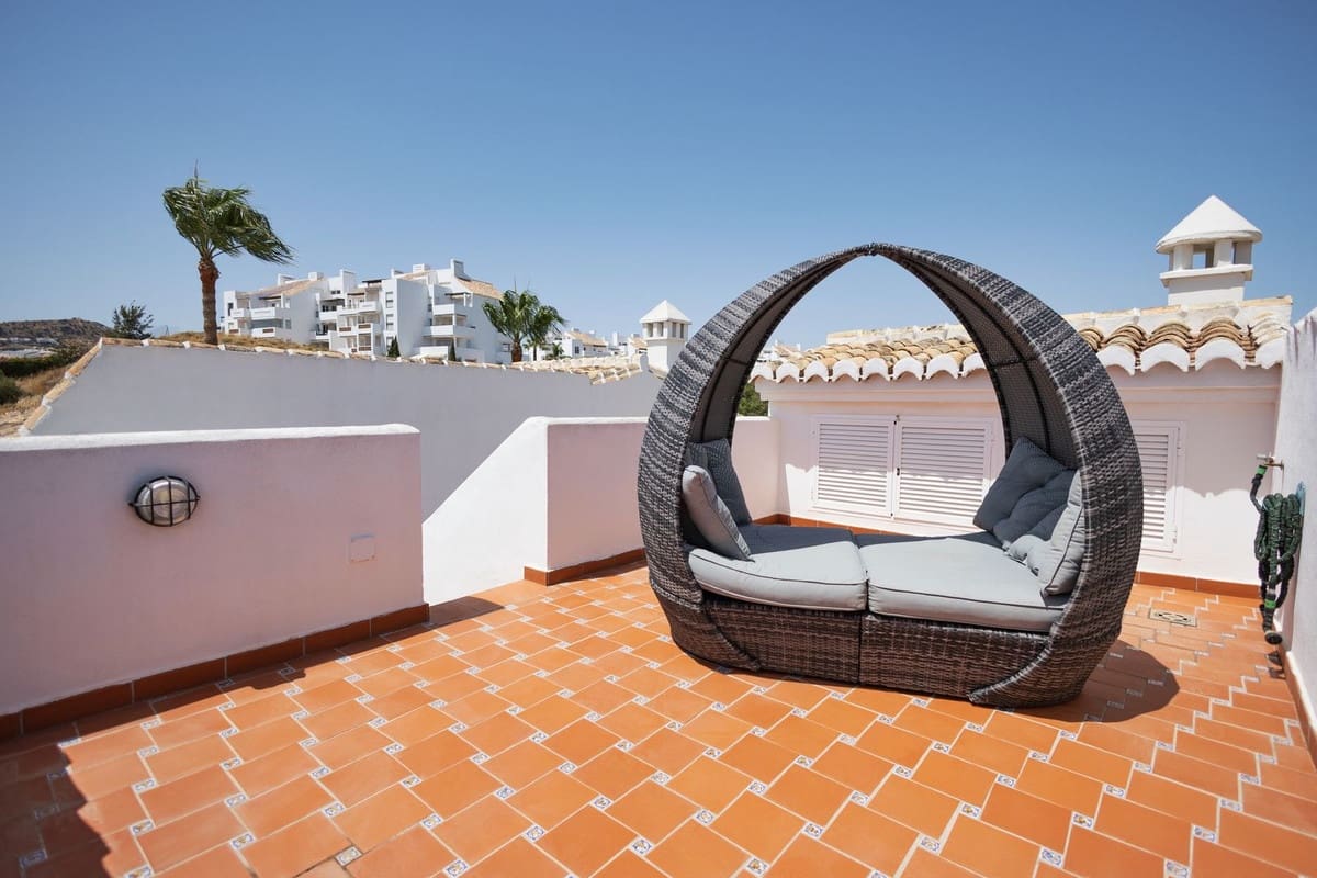 4 soveværelse Byhus til salg i Riviera del Sol med swimmingpool - € 650.000 (Ref: 9601225)