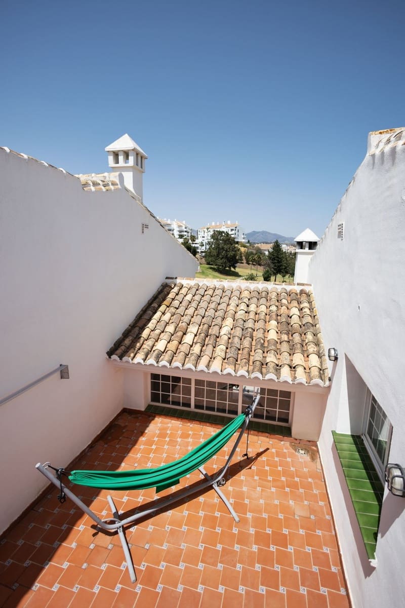 4 soveværelse Byhus til salg i Riviera del Sol med swimmingpool - € 650.000 (Ref: 9601225)