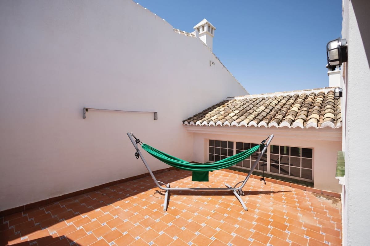 4 soveværelse Byhus til salg i Riviera del Sol med swimmingpool - € 650.000 (Ref: 9601225)
