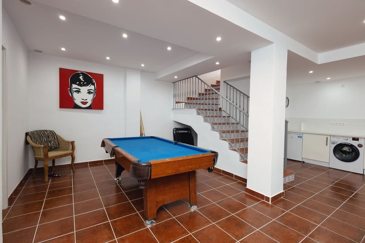 4 soveværelse Byhus til salg i Riviera del Sol med swimmingpool - € 650.000 (Ref: 9601225)