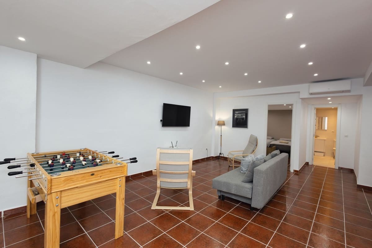 4 soveværelse Byhus til salg i Riviera del Sol med swimmingpool - € 650.000 (Ref: 9601225)