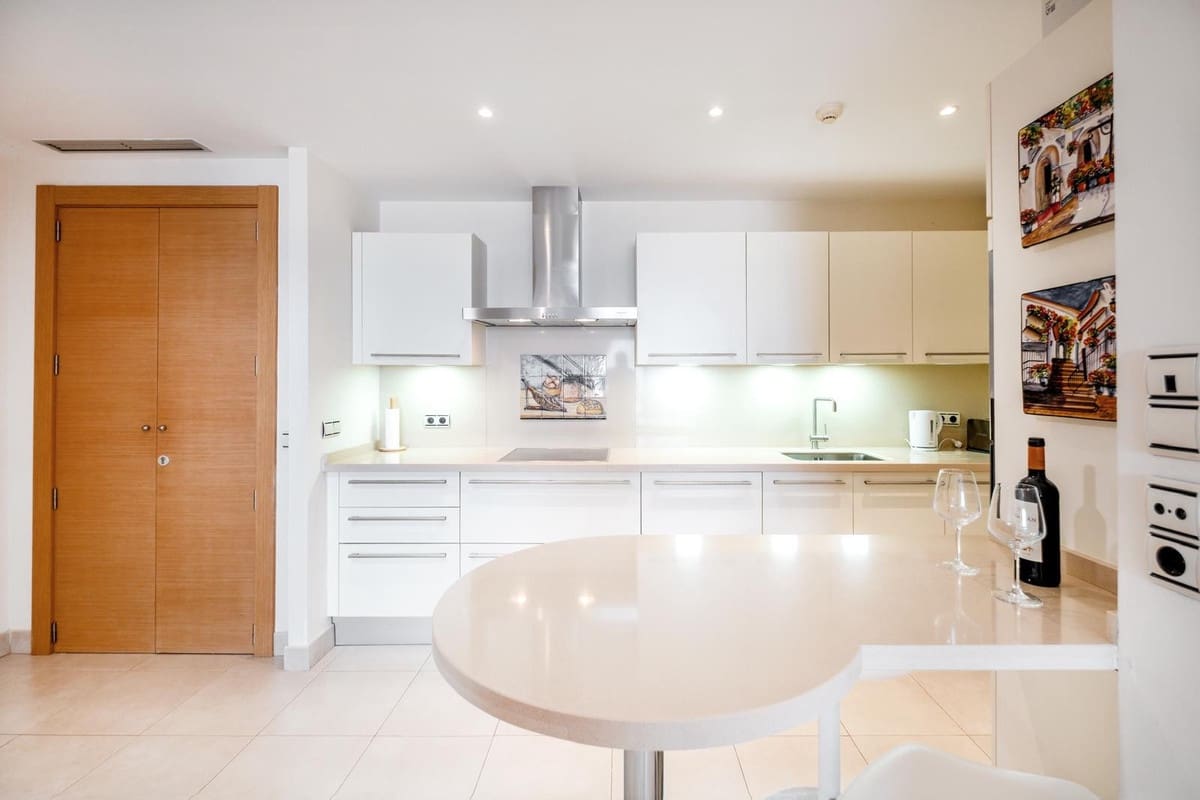 3 makuuhuone Huoneisto myytävänä paikassa Los Monteros mukana uima-altaan - 625 000 € (Ref: 9601226)