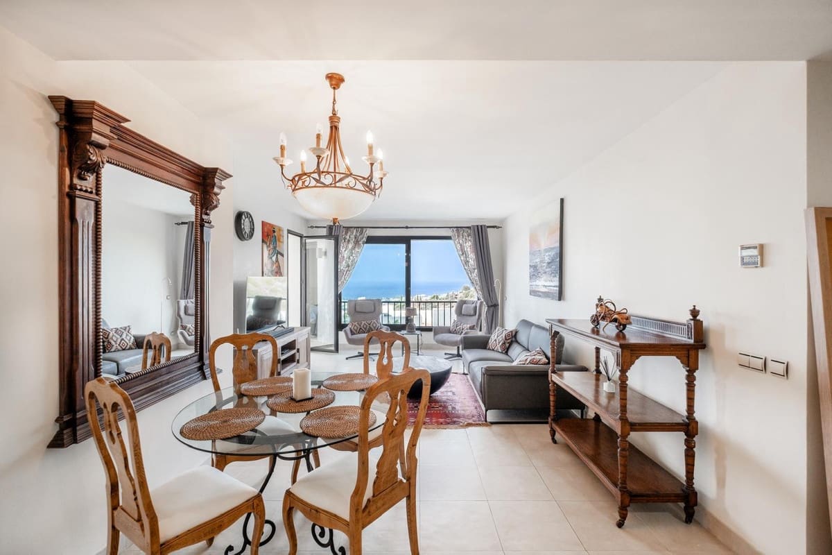 3 makuuhuone Huoneisto myytävänä paikassa Los Monteros mukana uima-altaan - 625 000 € (Ref: 9601226)