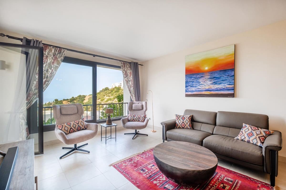 3 makuuhuone Huoneisto myytävänä paikassa Los Monteros mukana uima-altaan - 625 000 € (Ref: 9601226)