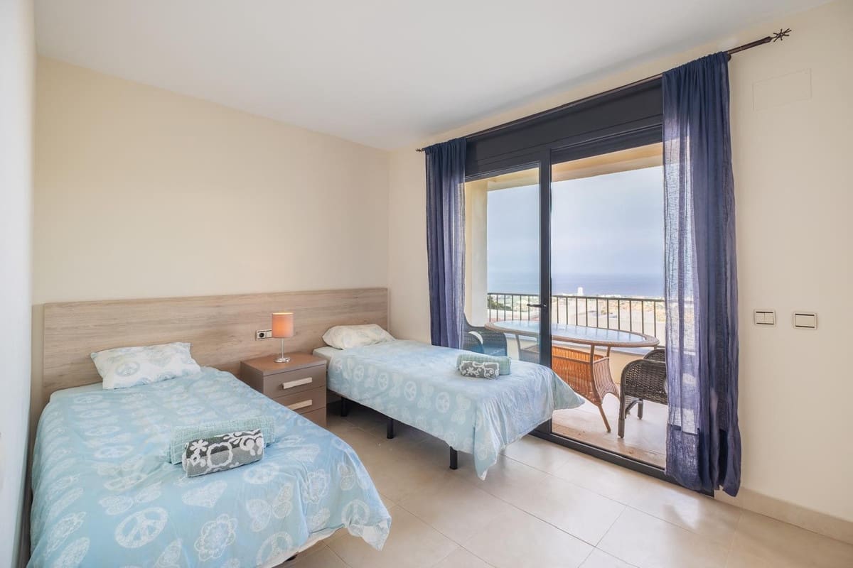 3 makuuhuone Huoneisto myytävänä paikassa Los Monteros mukana uima-altaan - 625 000 € (Ref: 9601226)