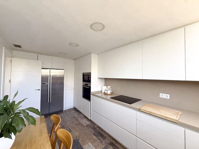 4 soveværelse Byhus til salg i Marbella med swimmingpool garage - € 619.500 (Ref: 9601227)