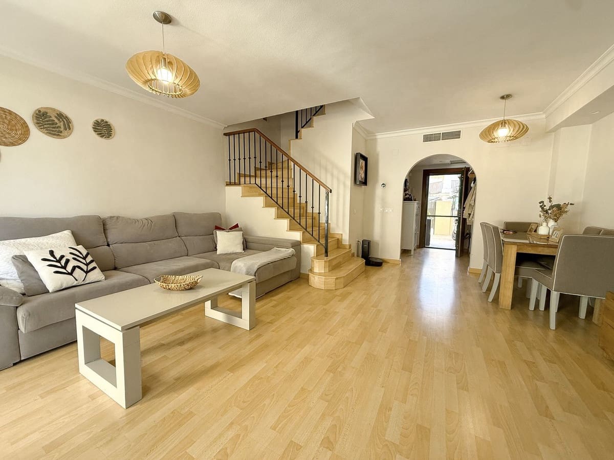 4 soveværelse Byhus til salg i Marbella med swimmingpool garage - € 619.500 (Ref: 9601227)