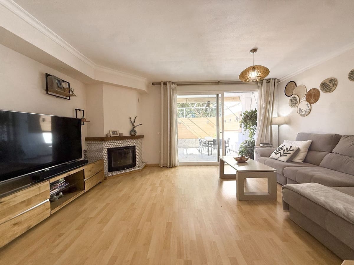 4 soveværelse Byhus til salg i Marbella med swimmingpool garage - € 619.500 (Ref: 9601227)