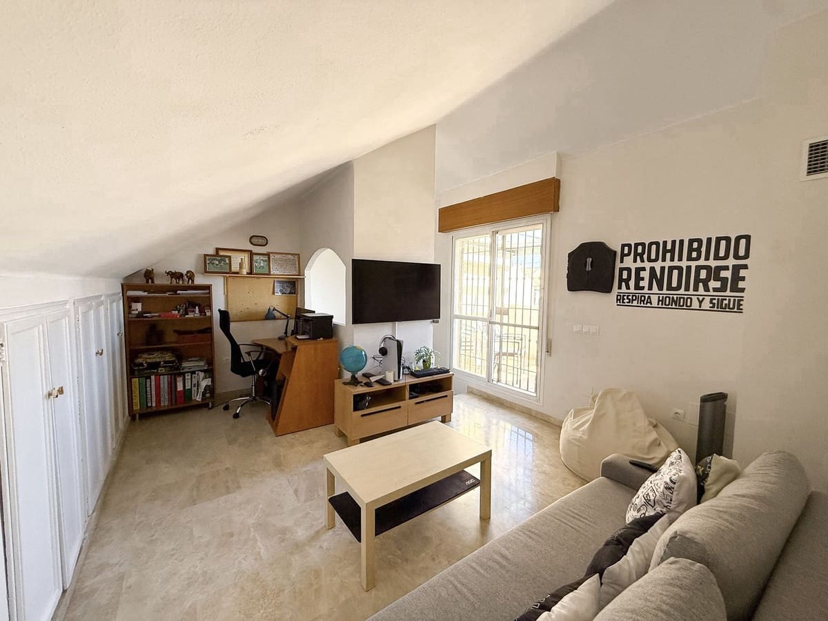 4 soveværelse Byhus til salg i Marbella med swimmingpool garage - € 619.500 (Ref: 9601227)