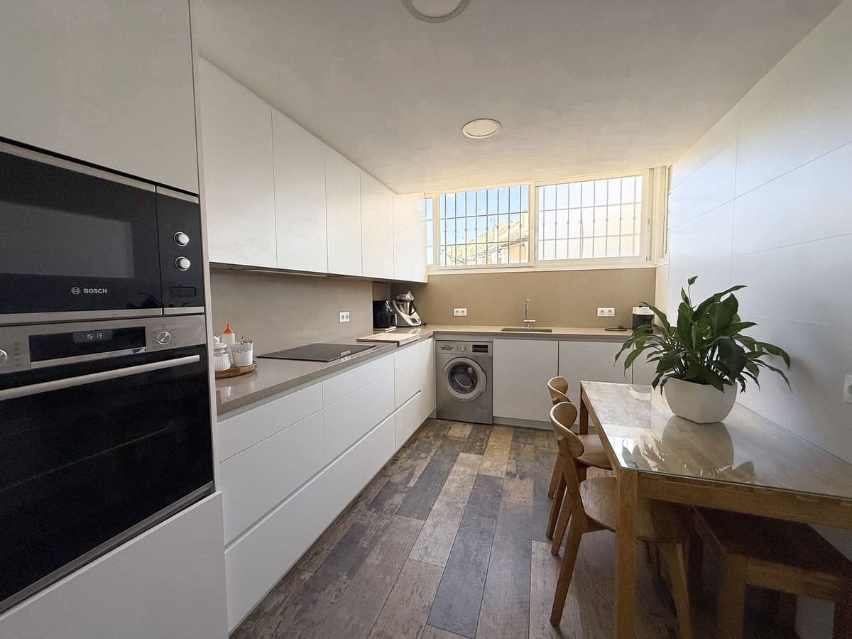 4 soveværelse Byhus til salg i Marbella med swimmingpool garage - € 619.500 (Ref: 9601227)