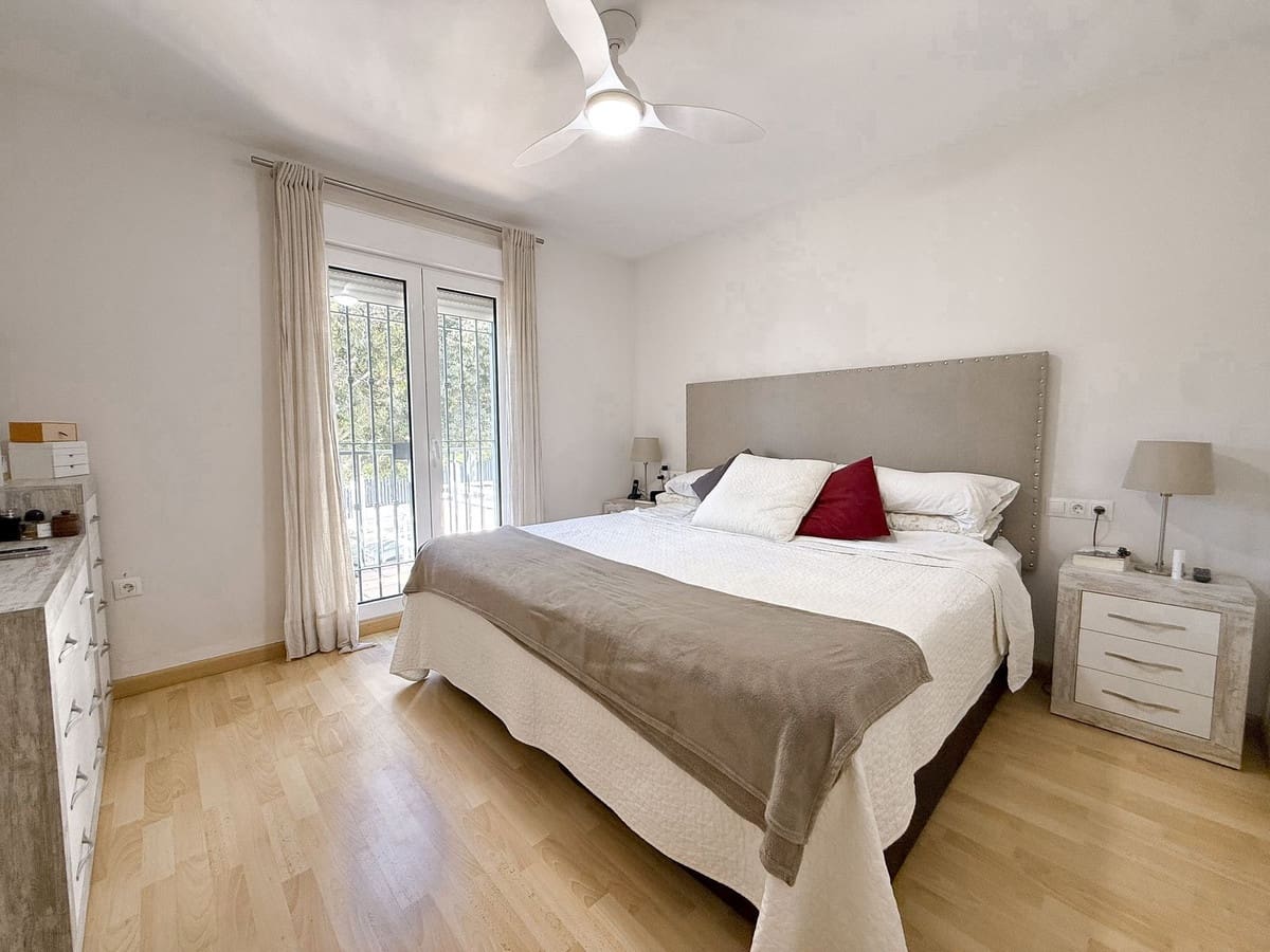 4 soveværelse Byhus til salg i Marbella med swimmingpool garage - € 619.500 (Ref: 9601227)