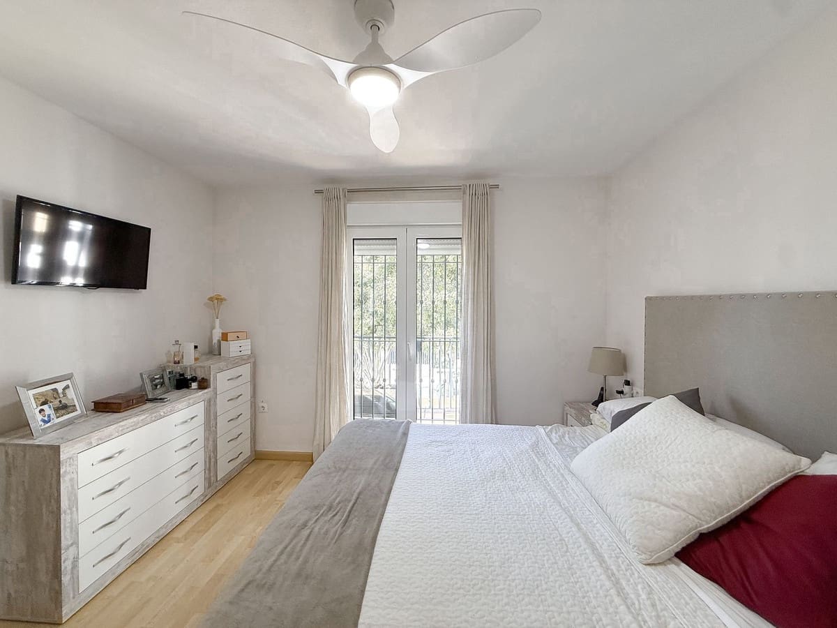 4 soveværelse Byhus til salg i Marbella med swimmingpool garage - € 619.500 (Ref: 9601227)