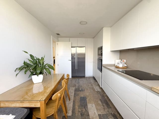 4 soveværelse Byhus til salg i Marbella med swimmingpool garage - € 619.500 (Ref: 9601227)