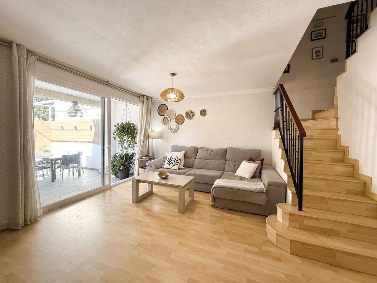 4 soveværelse Byhus til salg i Marbella med swimmingpool garage - € 619.500 (Ref: 9601227)