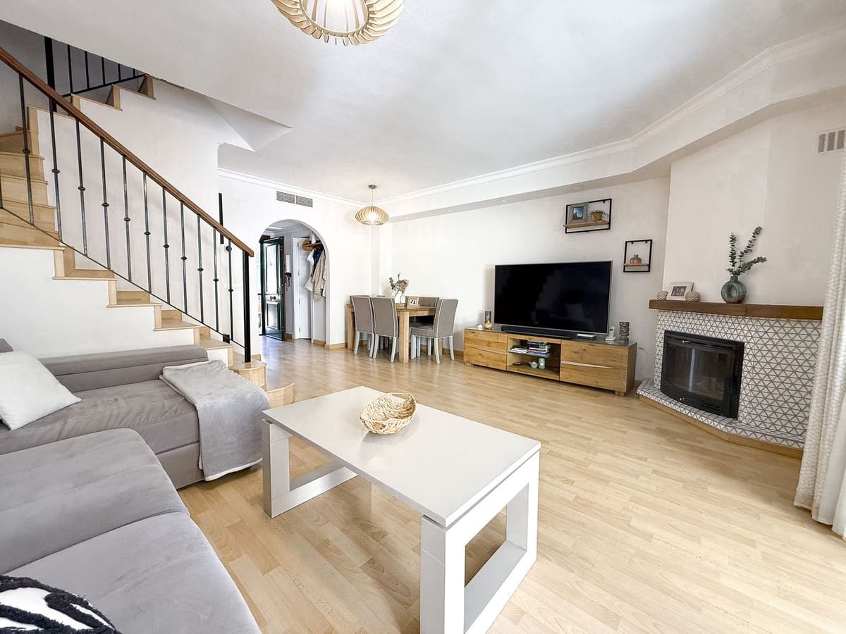 4 soveværelse Byhus til salg i Marbella med swimmingpool garage - € 619.500 (Ref: 9601227)