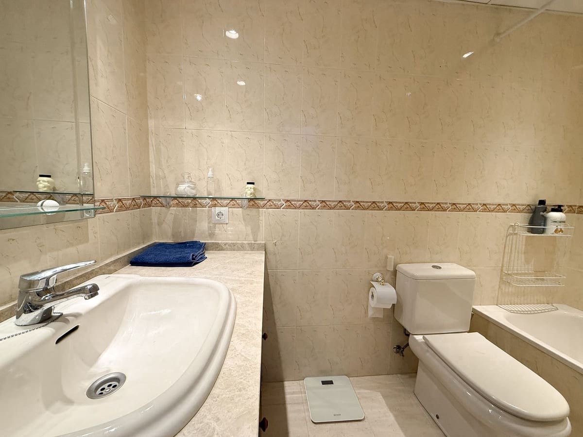 4 soveværelse Byhus til salg i Marbella med swimmingpool garage - € 619.500 (Ref: 9601227)