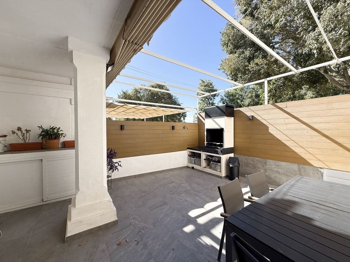 4 soveværelse Byhus til salg i Marbella med swimmingpool garage - € 619.500 (Ref: 9601227)