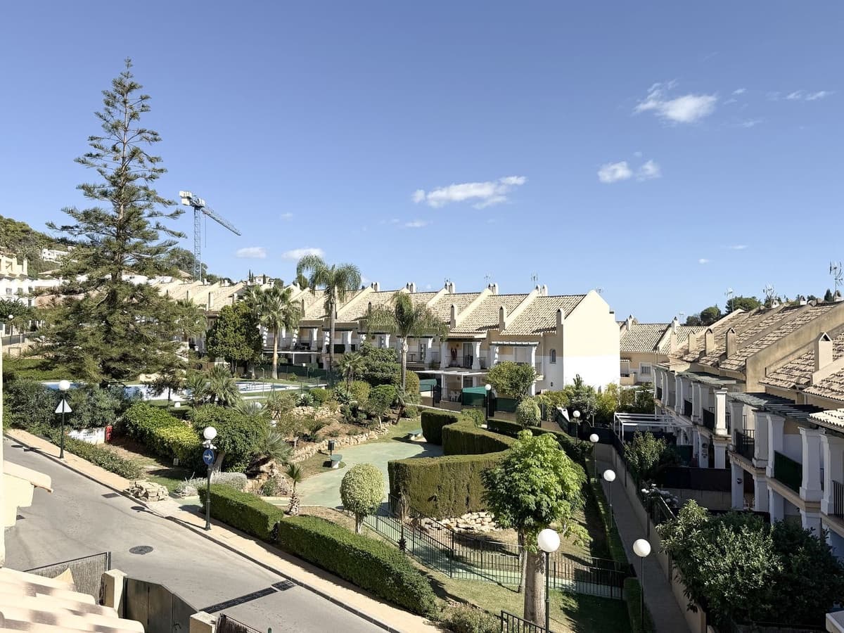 4 soveværelse Byhus til salg i Marbella med swimmingpool garage - € 619.500 (Ref: 9601227)