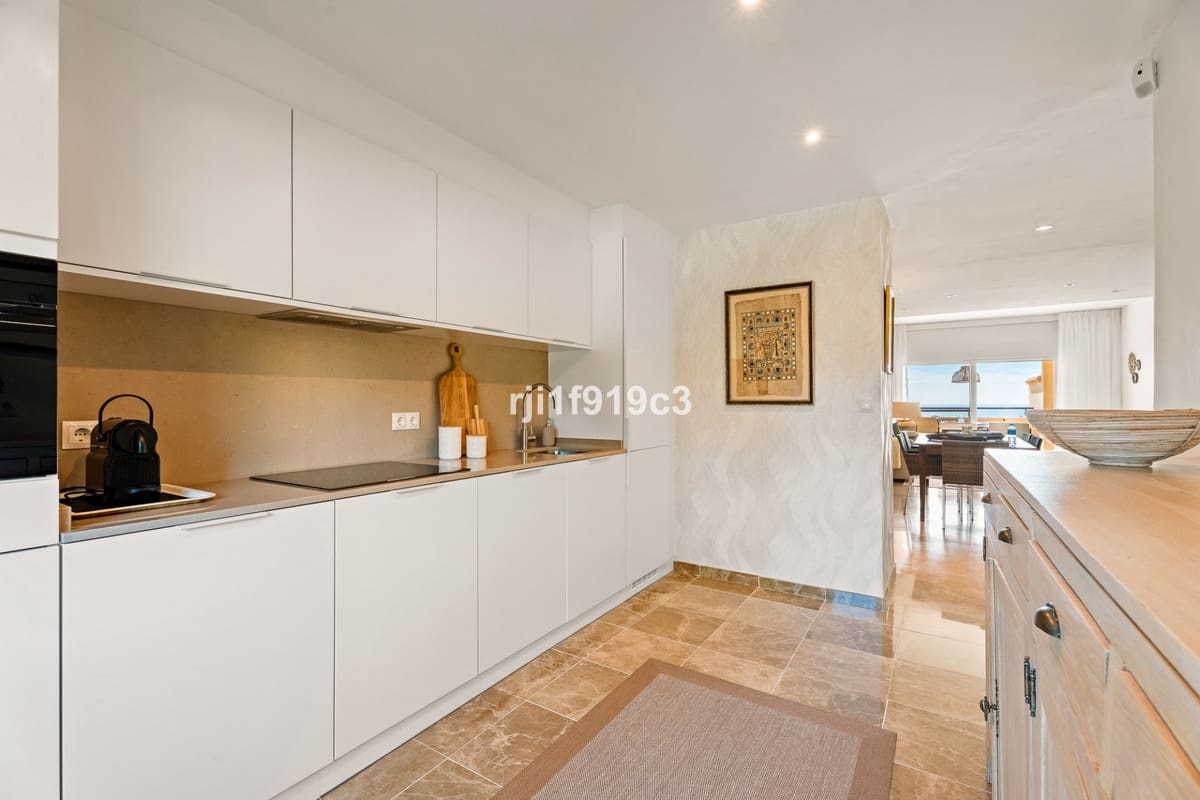 2 soveværelse Lejlighed til salg i Elviria med swimmingpool - € 625.000 (Ref: 9601228)