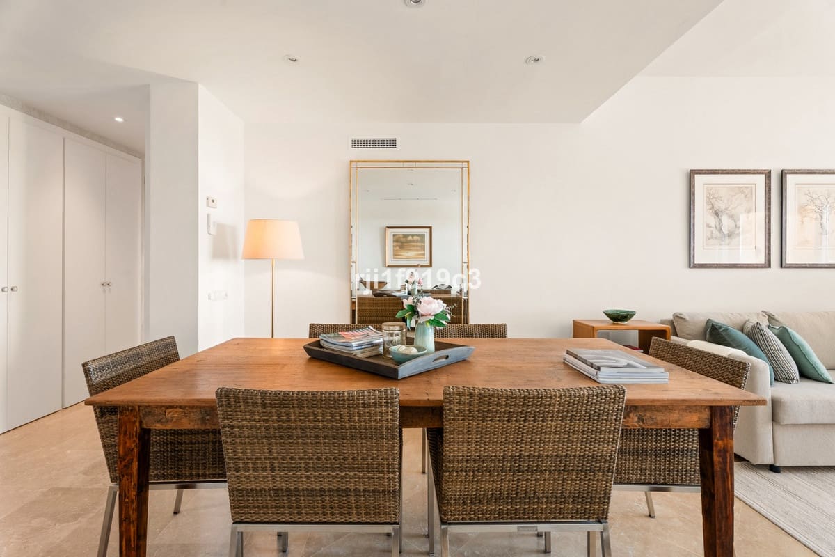 2 soveværelse Lejlighed til salg i Elviria med swimmingpool - € 625.000 (Ref: 9601228)